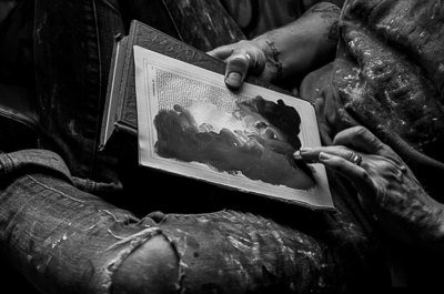 Inside My Dog Sighs' studio - Finger painting