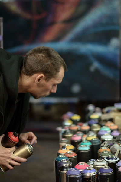 Astro in his studio - selecting his colours