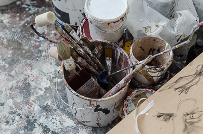 Inside Borondo's studio - brushes