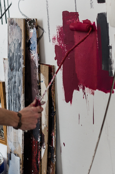 Borondo trying a colour on his studio wall