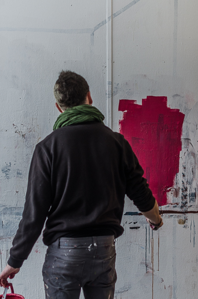 Borondo trying a colour on his studio wall