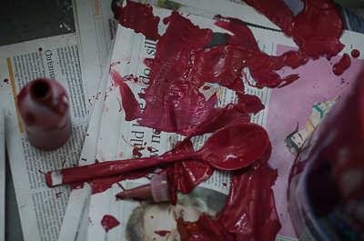 Inside Borondo's studio - paint tests