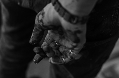 Borondo's hand with paint