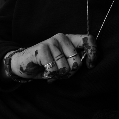 Borondo touching his charm