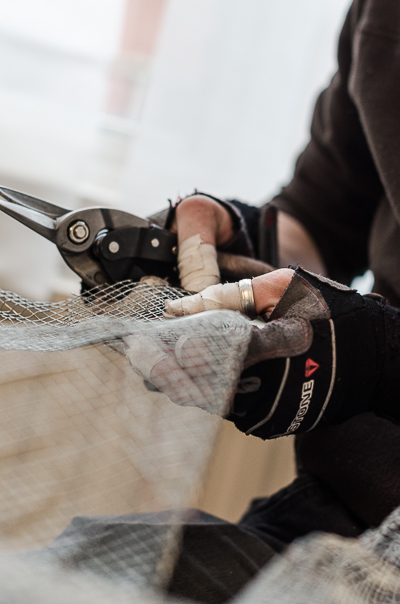 Edoardo Tresoldi cutting wire for his sculpted crows