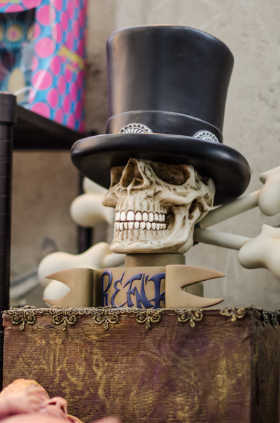 Inside Ron English's studio - English x Slash Sculpture