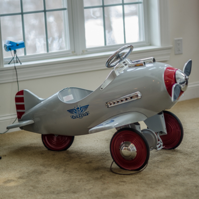 Plane used in his new Guernica canvass