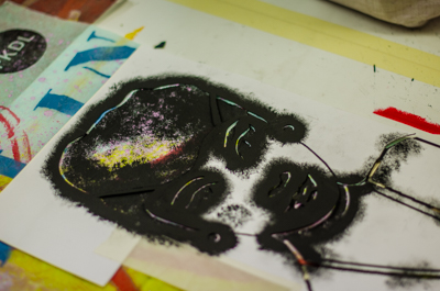 FKDL never uses spray paint for his stencils, he tampons his cutouts with brushes