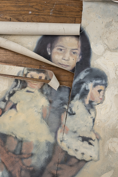 Canvas representing Axel Void's mother as a child, which he cut into pieces when he was mad, but that he wants to restore